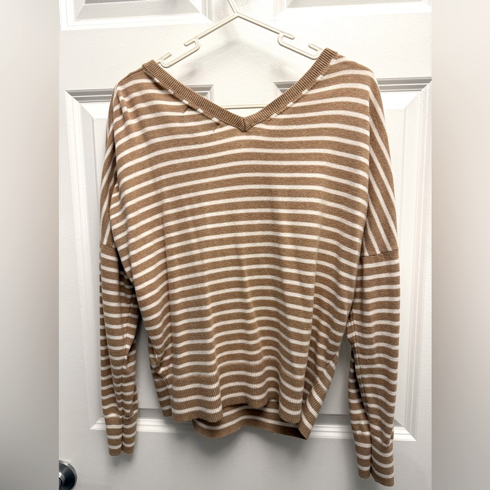 Banana Republic Tan and White Sweater - Size Small